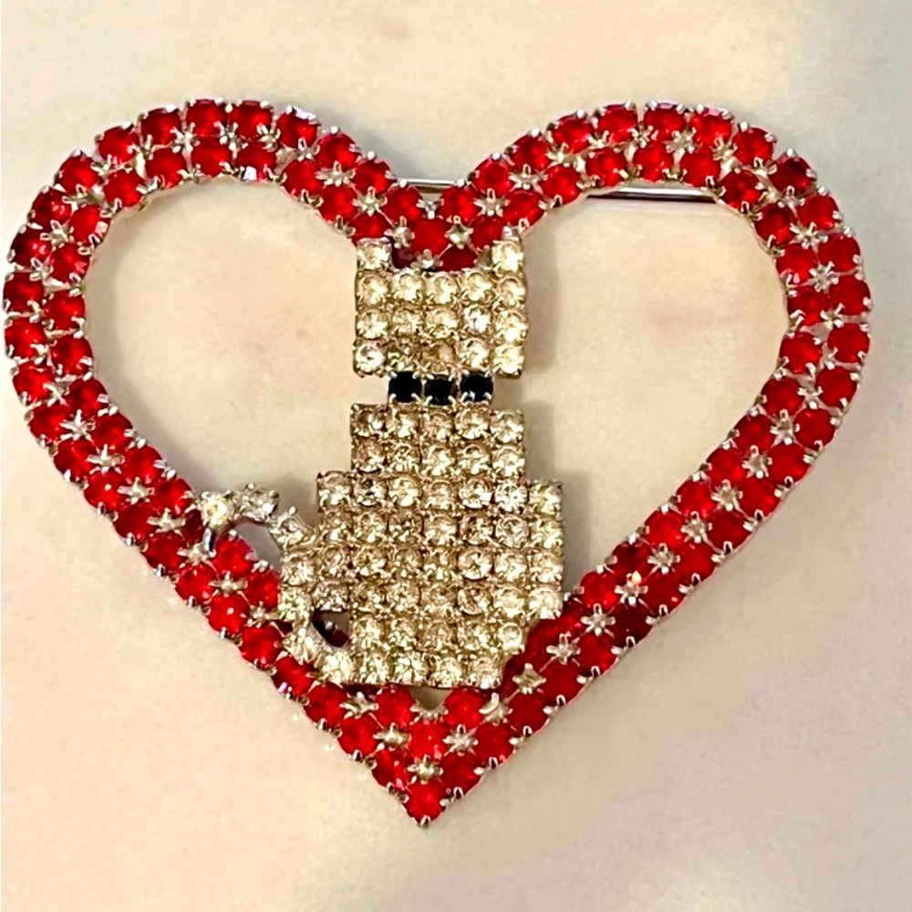 Bauer -Vintage Silver Tone Red & Clear Rhinestone Kitty Sitting In Heart Brooch